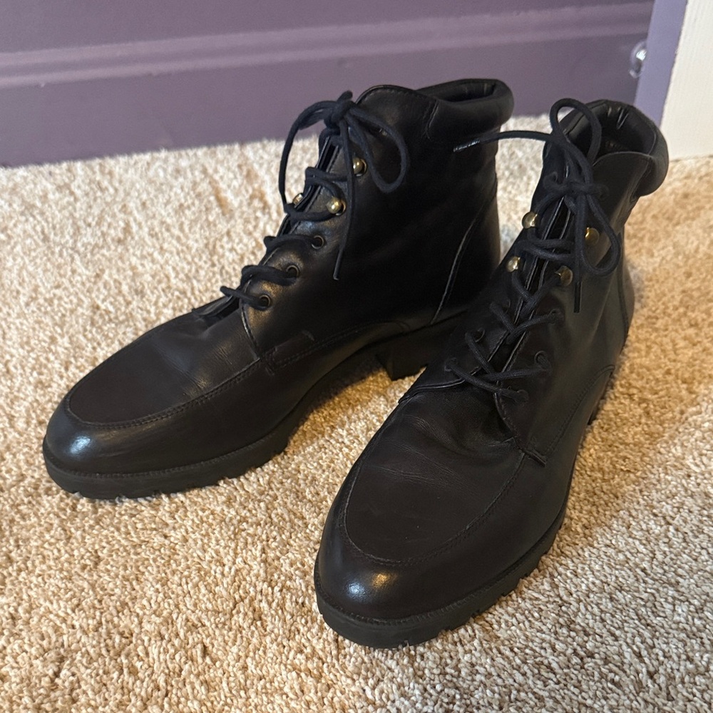 Black Leather Woman’s Boots
